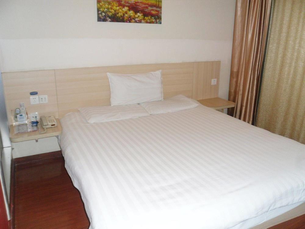 Hanting Express Shanghai Middle Sichuan Road Экстерьер фото